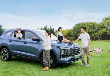 Замена Hyundai Santa Fe и Kia Sorento, послужившая основой для «Москвича 8». Новый китайский кроссовер JAC X8 E оценили в 15 500 долларов