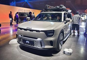 Вот вам и Smart: длина самого большого автомобиля бренда близится к 5 м. Это уже полноценный полноприводный внедорожник