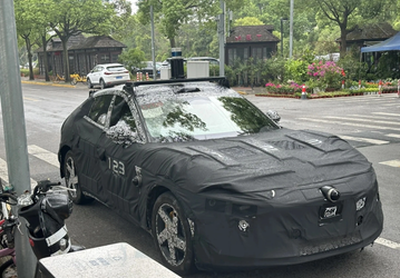 Второй автомобиль Xiaomi засняли вживую. Новинка напоминает Ferrari Purosangue