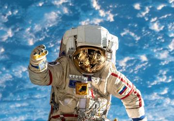 Российские космонавты и астронавт NASA возвращаются на Землю после самого долгого полёта в истории МКС