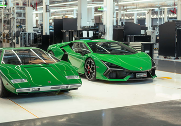 С 50-летием, Lamborghini Countach. Производитель показал архивные фото и устроил фотосессию Countach и Revuelto