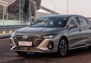 Замена Toyota Camry. В России заметно подешевел бизнес-седан Chery Arrizo 8