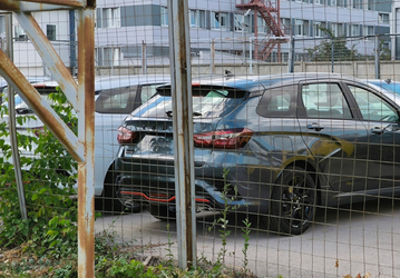 «Автомобиля в такой расцветке ещё в продаже не было». На АвтоВАЗе заметили уникальную Lada Vesta SW Sportline и раллийную Lada Niva Sport
