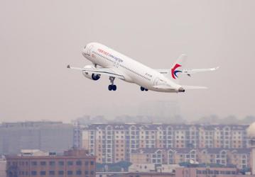 Китайский реактивный пассажирский лайнер COMAC C919 переходит на инновационное топливо