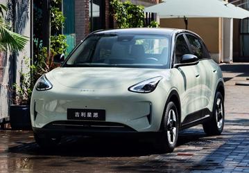 Современный Geely с большим экраном и ОС от Meizu за 11 100 долларов. Стартовали предварительные продажи Geome Xingyuan EV