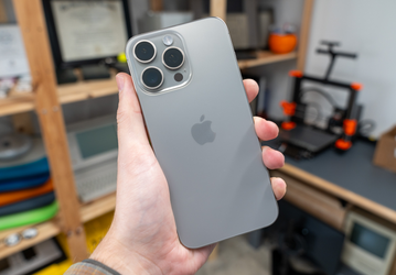 iPhone 15 Pro Max стал самым продаваемым смартфоном первой половины 2024 года, но продажи Apple за последние пару лет сильно упали