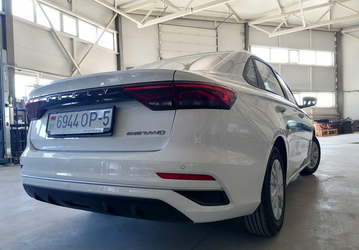 Представлен новый Geely Emgrand, который может ездить на бензине и газе