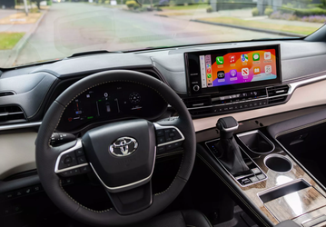 Представлена первая Toyota в истории, которая позвонит владельцу, если он забудет детей в машине. Sienna 2025 получила холодильник и пылесос