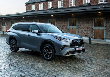 В столицу привезли новый Toyota Highlander