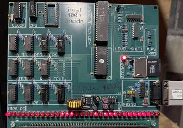 На 50-летнем процессоре Intel 4004 запустили Linux, которая вышла позже на 20 лет. Сначала это заняло почти 9 дней