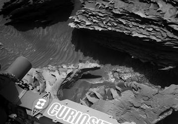 Марсоход Curiosity завершает исследование канала Gediz Vallis и направляется на север
