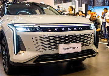 В Россию везут Exeed RX, который проезжает 1400 км на полном баке