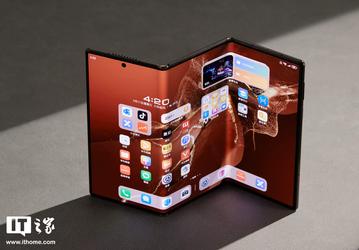 Такого смартфона нет ни у Apple, ни у Samsung, ни у Xiaomi. Стартовали продажи Huawei Mate XT Extraordinary Master, складываемого втрое