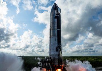 «Flight 6 будет готов к полету еще до того, как FAA одобрит Flight 5!». SpaceX «заводит» шестой гигантский Starship: фото и видео