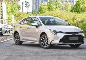 Седан Toyota с автоматической коробкой передач — и всего 2,25 млн рублей. В России начали продавать новый Toyota Levin