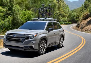 Дилеры привезли в Россию уже несколько десятков новейших Subaru Forester шестого поколения. Цены — от 5,5 млн рублей