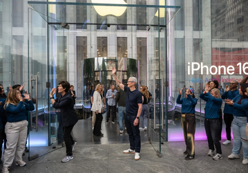Bloomberg: Apple отходит от своей ежегодной стратегии выпуска новинок, но свежий iPhone всё равно будут выпускать каждый год
