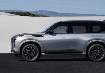 Поставки новейших премиальных Infiniti QX80 2025 приостановлены из-за неработающей камеры заднего вида
