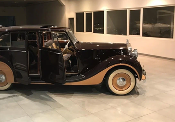 В Москве продают первый послевоенный автомобиль Rolls-Royce