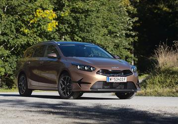 В Россию приехал рестайлинговый «люксовый» Kia Ceed с мотором 1,6 и «автоматом» — сейчас он в два раза дороже, чем до санкций