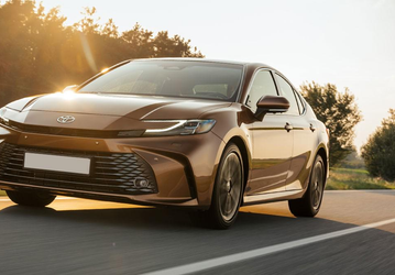 Toyota Camry нового поколения японской сборки официально выходит в Казахстане. Объявлены цены