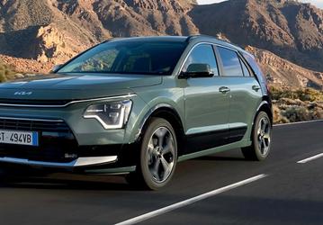 Такого гибрида нет ни у Toyota, ни у BYD. Кроссовер Kia Niro Tri-Fuel проезжает 1600 км на одной заправке