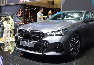 В Россию привезли топовую «пятёрку» BMW