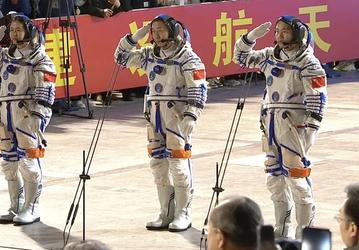 Китайский пилотируемый корабль «Шэньчжоу-19» успешно стартовал к станции «Тяньгун»