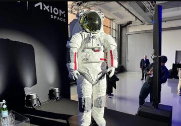 Axiom Space и Prada представили скафандр для лунной миссии Artemis 3