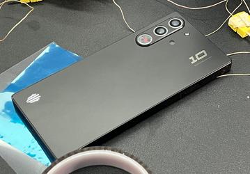 24 ГБ ОЗУ, 7000 мА•ч, 100 Вт и Snapdragon 8 Elite. Топовый Red Magic 10 Ultra показали вживую перед анонсом