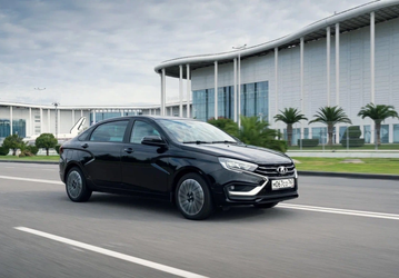 Вся стартовая партия Lada Aura раскуплена по предзаказам. Дилеры рассказали, когда стартуют продажи для рядовых пользователей