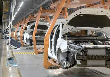 АвтоВАЗ модернизировал линию сборки Lada Vesta: сборщики машин больше не будут ходить «спиной вперёд»