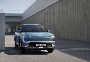 До России добрался новейший кроссовер Kia EV5: пока с передним приводом, но позже обещают и полноприводные машины