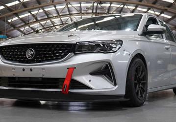 Geely Emgrand превратили в бюджетный спорткар — он получил 200-сильный мотор