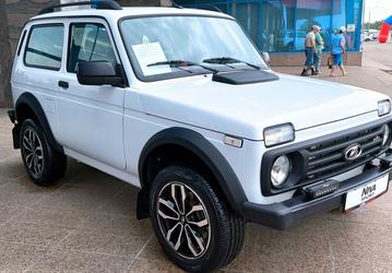 На АвтоВАЗе сварили первые четыре кузова для Niva Legend Sport. Стандартные кузова дорабатывает один человек — приваривает кронштейны и усиливает днище