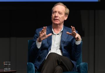 Президент Microsoft призвал США к разработке национальной стратегии в сфере ИИ