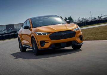 Новая эра Ford: Mustang Mach-E обогнал по продажам бензиновый Mustang и все модели Lincoln, а также стал популярнее Ford Ranger и F-150 Lightning