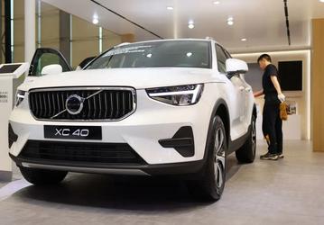 Новенькие Volvo XC40 впервые появились у российских дилеров