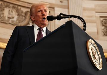 «Запомните слово "пошлины". Мы будем защищать наш народ». Трамп планирует дополнительные налоги на все зарубежные чипы и полупроводники