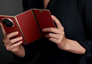 Как быстро всё меняется: Samsung, которая первой вышла на рынок складных смартфонов, теперь догоняет. Компания скоро выпустит свой первый смартфон с двумя шарнирами