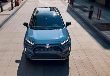 Toyota RAV4 Elite Plus — абсолютный хит в России. Этот кроссовер в 2024 году покупали чаще всего на платформе CDEK.Shopping Auto