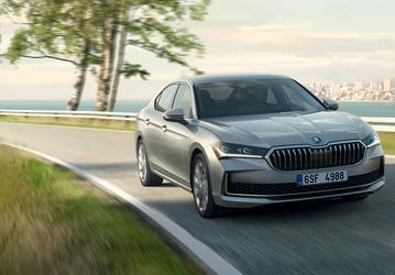 Представлены Skoda Superb 2025 и Octavia RS 2025