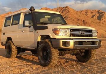 Надежный и неприхотливый конкурент УАЗа «Патриот» и «Нивы» от Toyota: в Россию привезли Toyota Land Cruiser 76 VRX