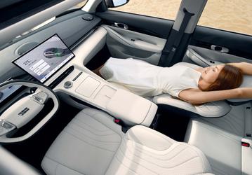 Дешёвый Geely, копирующий Porsche Macan и Mercedes-Benz EQC, стал суперхитом. Менее чем за полгода выпущено более 100 000 маши Geely Galaxy E5