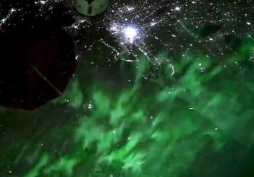 Астронавт NASA Дон Петтит опубликовал видео северного сияния над ночными огнями городов Земли с МКС