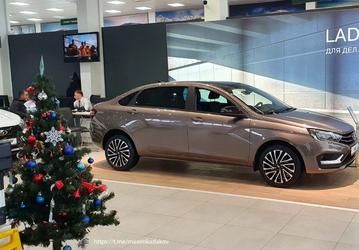 В салонах АвтоВАЗа появились «живые» Lada Aura и Largus. Названы актуальные цены на весь модельный ряд