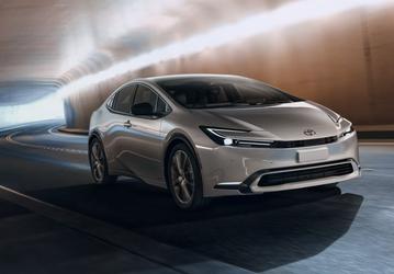 Новейший Toyota Prius сильно подешевел в России: машину пятого поколения в кузове XW60 можно заказать за 3,5 млн рублей