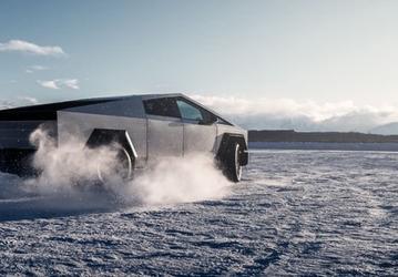 Tesla Cybertruck оказался не готов к снегу: фары забиваются снегом