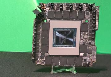 Чудовищно мощная GeForce RTX 5090 получила удивительно крошечную печатную плату. Хотя на самом деле их там три