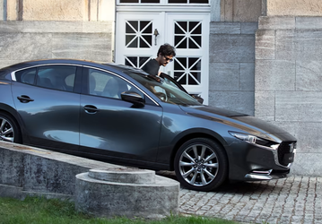 В Россию везут Mazda3 Premium. В наличии есть машины дешевле